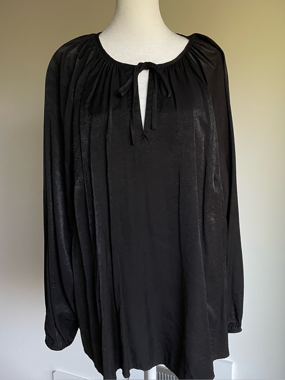 Ava & Viv Black Tunic Blouse with Keyhole and Tie Front, Size 2X